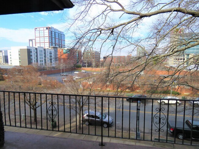 Foto del edificio - 519 E Capitol Ave