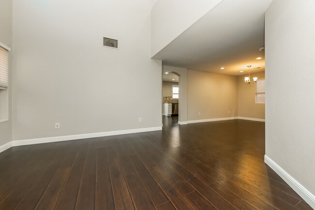 Building Photo - 9453 Grandview Spring Ave