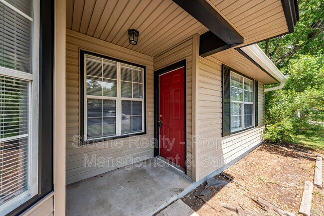 Photo - 1022 Oakcrest Dr House