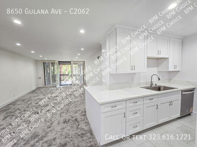 Foto del edificio - 8650 Gulana Ave