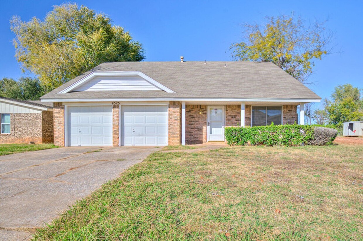 Primary Photo - Newly Updated 4 Bedroom