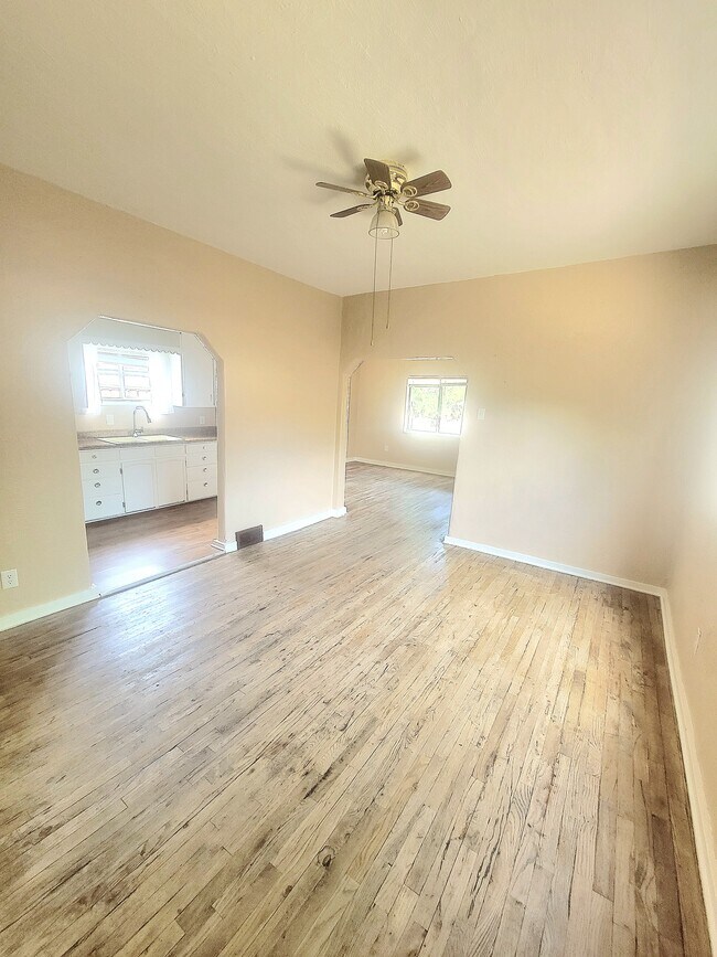 Foto del edificio - 1528 W 18th St