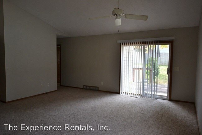 Building Photo - 1209 E Plum Creek Rd