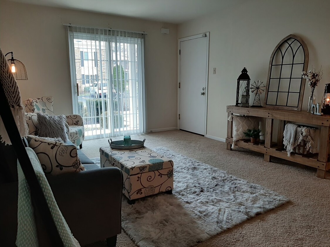Foto principal - 9837 Paul Revere Dr