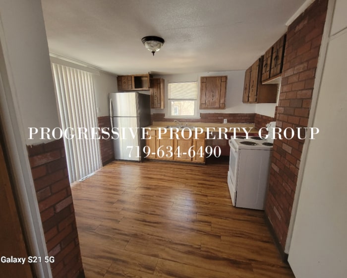 Primary Photo - 1515 E Orman Ave