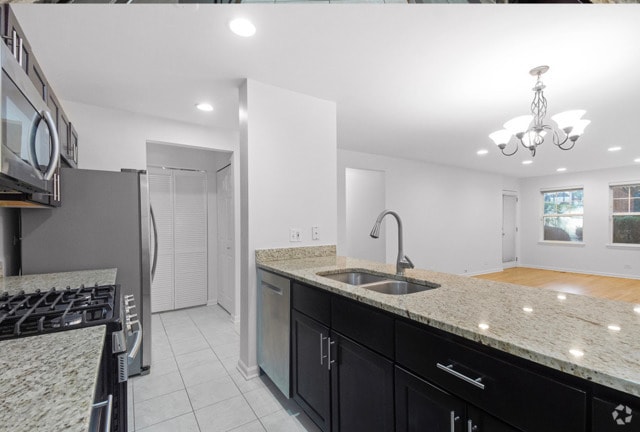 Building Photo - 301 W Goethe St