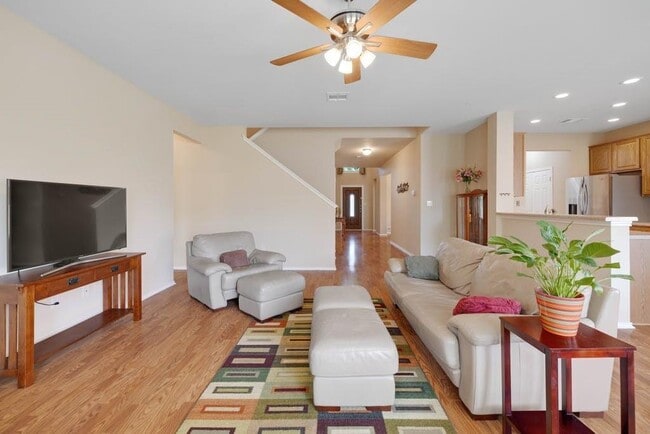 Building Photo - 1203 Willowbrook Dr