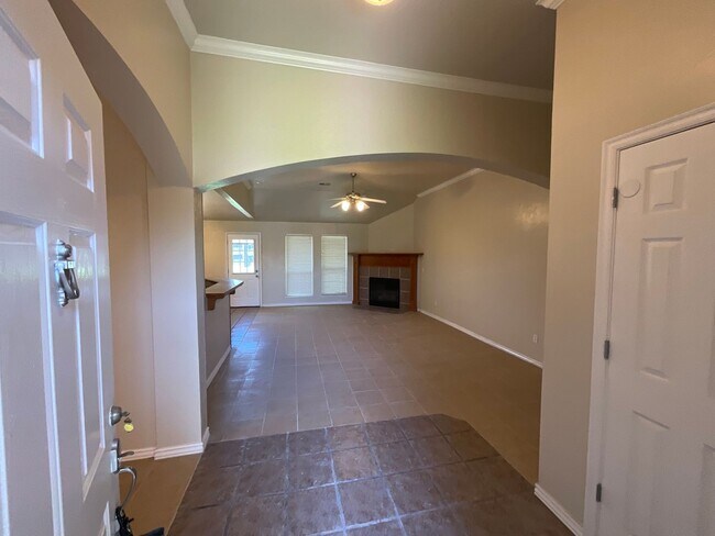 Building Photo - Beautiful 3 Bed 2 bath home!