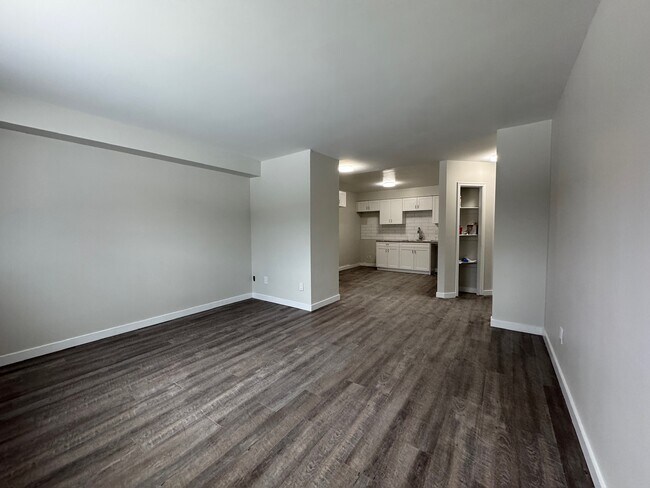 Photo du bâtiment - Updated 2 Bedroom 1 Bathroom Apartment!