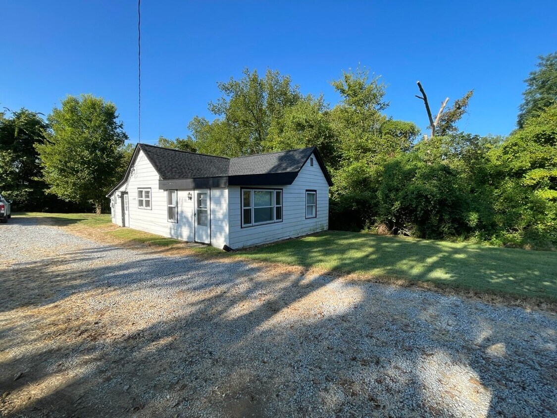 Foto principal - Great Location Private Setting Home For Rent