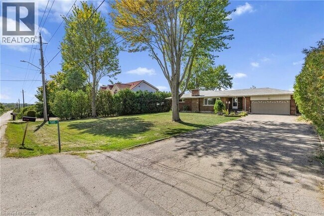 Building Photo - 585 FIFTH Road E