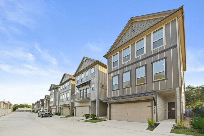 Foto del edificio - Spacious 4BR/3.5BA Home with In-Law Suite ...