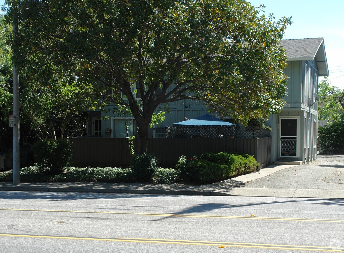 Primary Photo - 642 Hollenbeck Ave