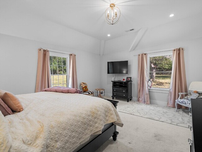 Building Photo - Stunning Oakton Retreat on a Sprawling 5-A...