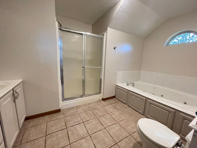 Building Photo - 3851 w woodland