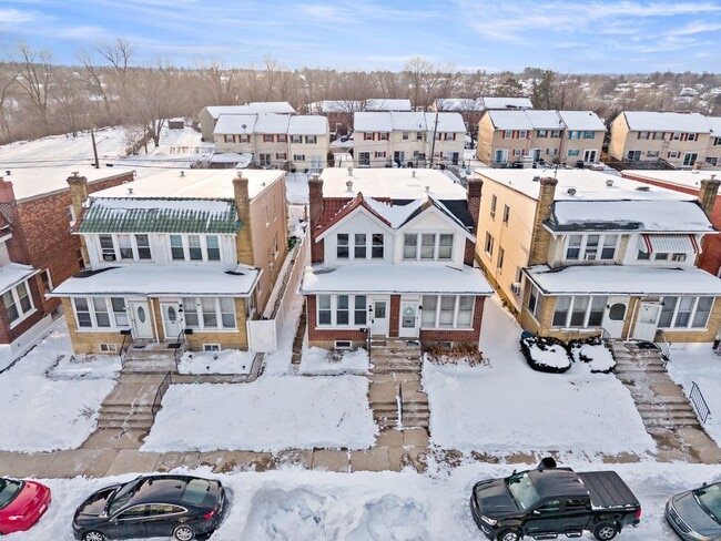 Building Photo - Warm & Welcoming, Move-In Ready West End Twin | 3 Bedroom 1 Bathroom