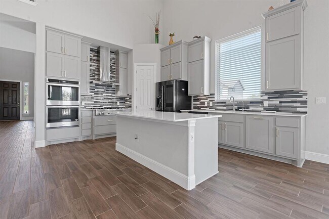 Building Photo - 3500 Peak View Dr