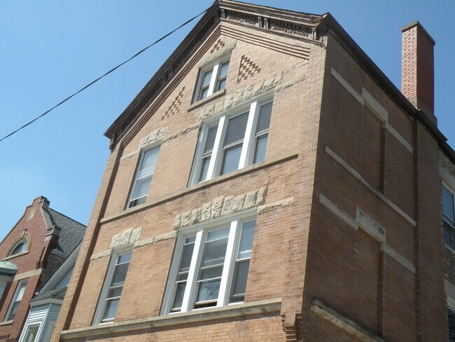 Foto del edificio - 2856 N Hamlin Ave