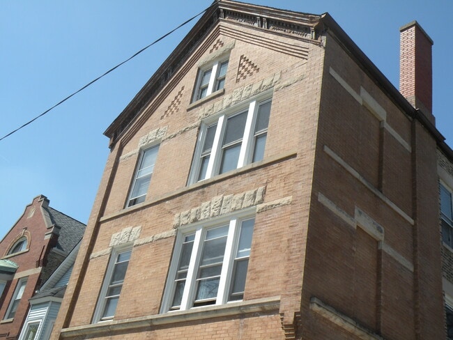 Building Photo - 2856 N Hamlin Ave
