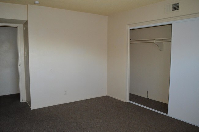 Building Photo - 2630 Sherwood St