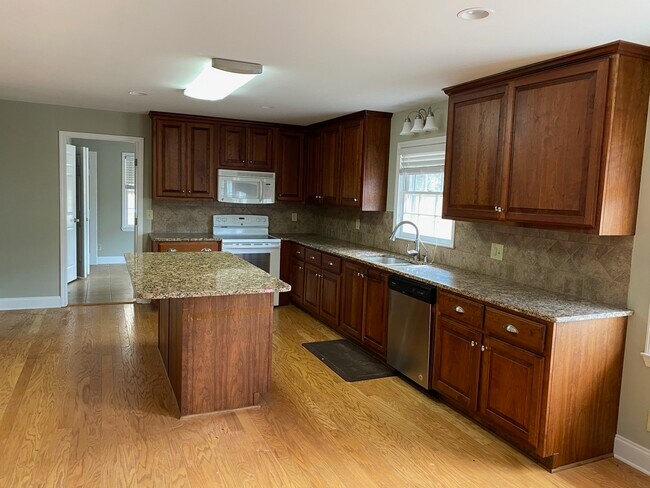 Foto del edificio - 3210 Sanford Rd