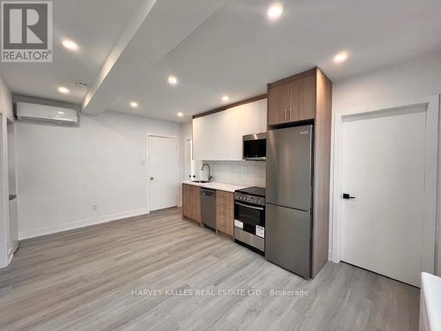 Building Photo - 1982 Eglinton Ave W