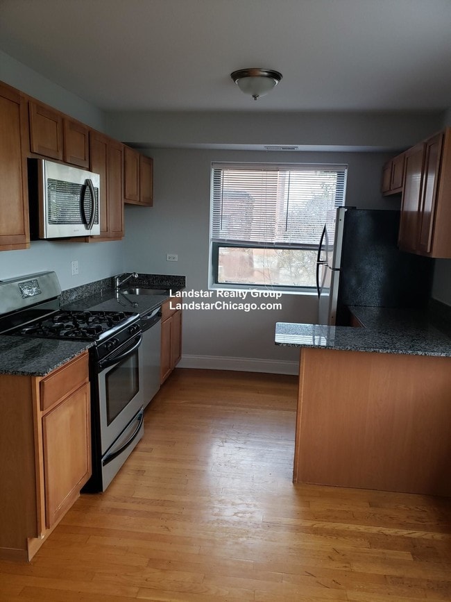 Building Photo - 7616 N Marshfield Ave