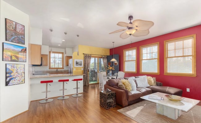 Building Photo - 630 E Harvill Dr