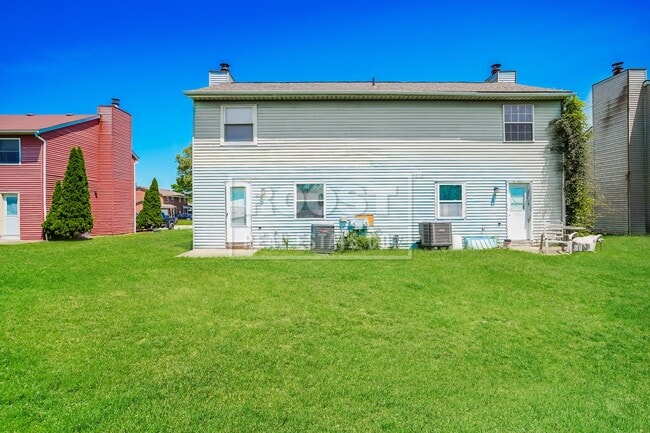 Building Photo - 5623-5625-5625 Chatford Dr