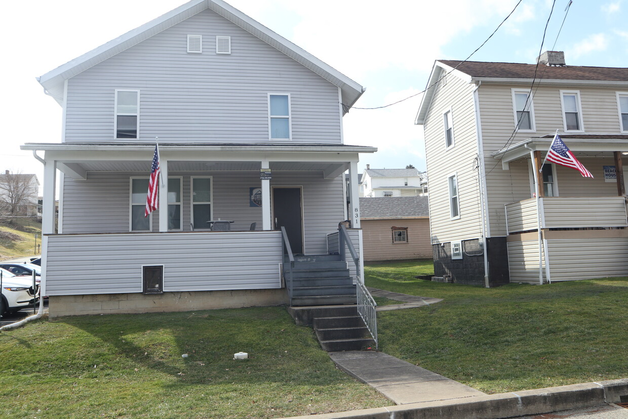 Primary Photo - 831 6th St
