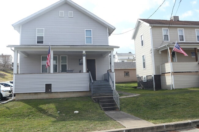 Building Photo - 831 6th St