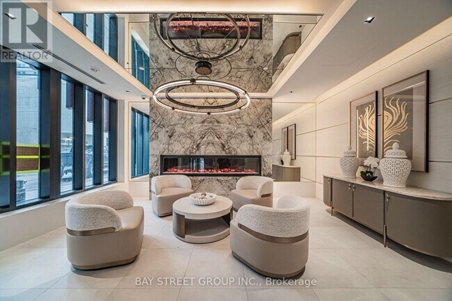 Photo du bâtiment - 5858 Yonge St