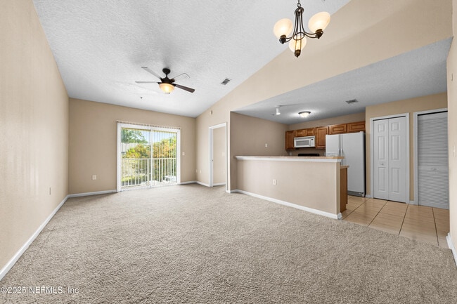 Foto del edificio - 7920 Merrill Rd