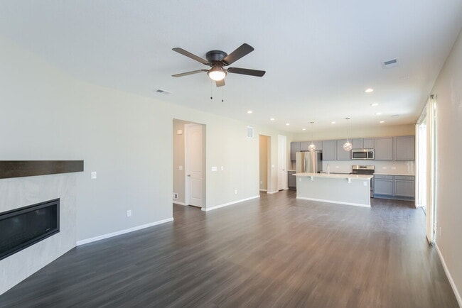 Building Photo - 3565 Makley Cir