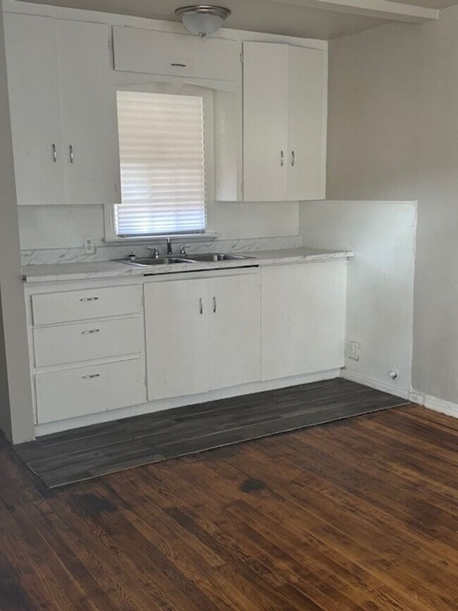 Building Photo - 2308 Rear 33rd Street