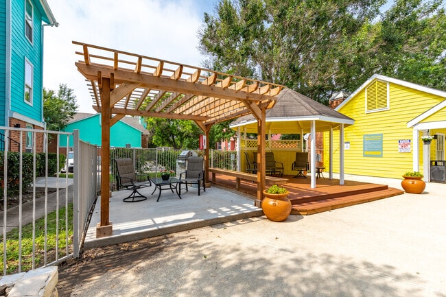 Outdoor Grilling Area - Boardwalk at Windcrest