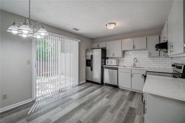 Building Photo - 4084 Hidden Hollow Dr