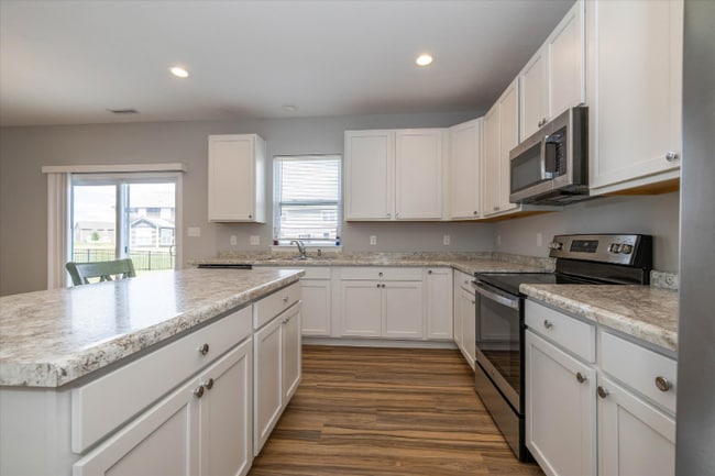 Building Photo - 6792 Highland Way