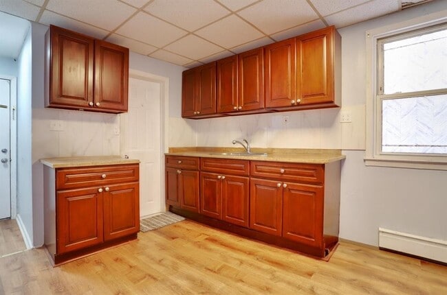 Building Photo - 5 Salter Pl