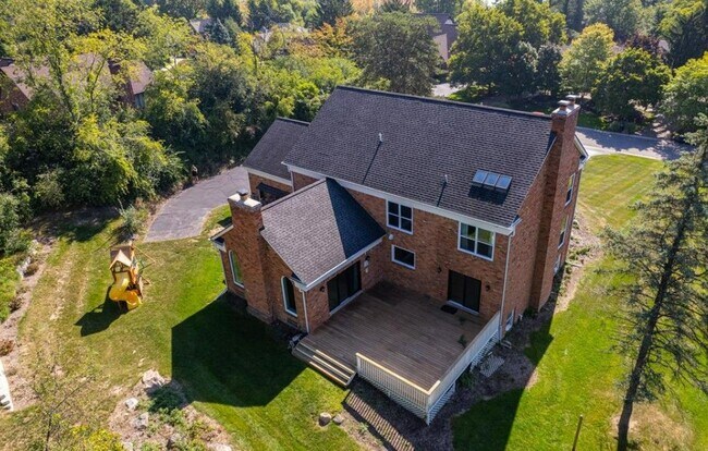 Building Photo - 3250 Chestnut Run Dr