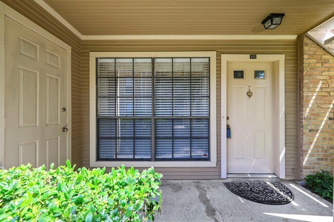 Building Photo - 1311 Antoine Dr