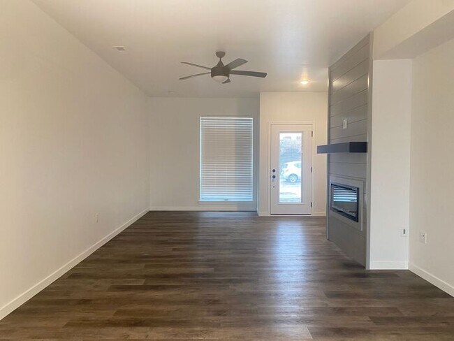 Foto del edificio - $2,300 | 3 Bedroom, 2.5 Bathroom Townhome | Pets Negotiable* | Available for an August 1st, 2026 ...