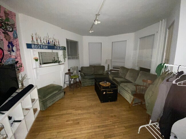 Foto del edificio - 10 Parker Hill Ave