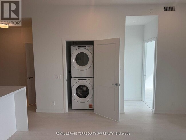 Building Photo - 1 Hillsdale Ave E