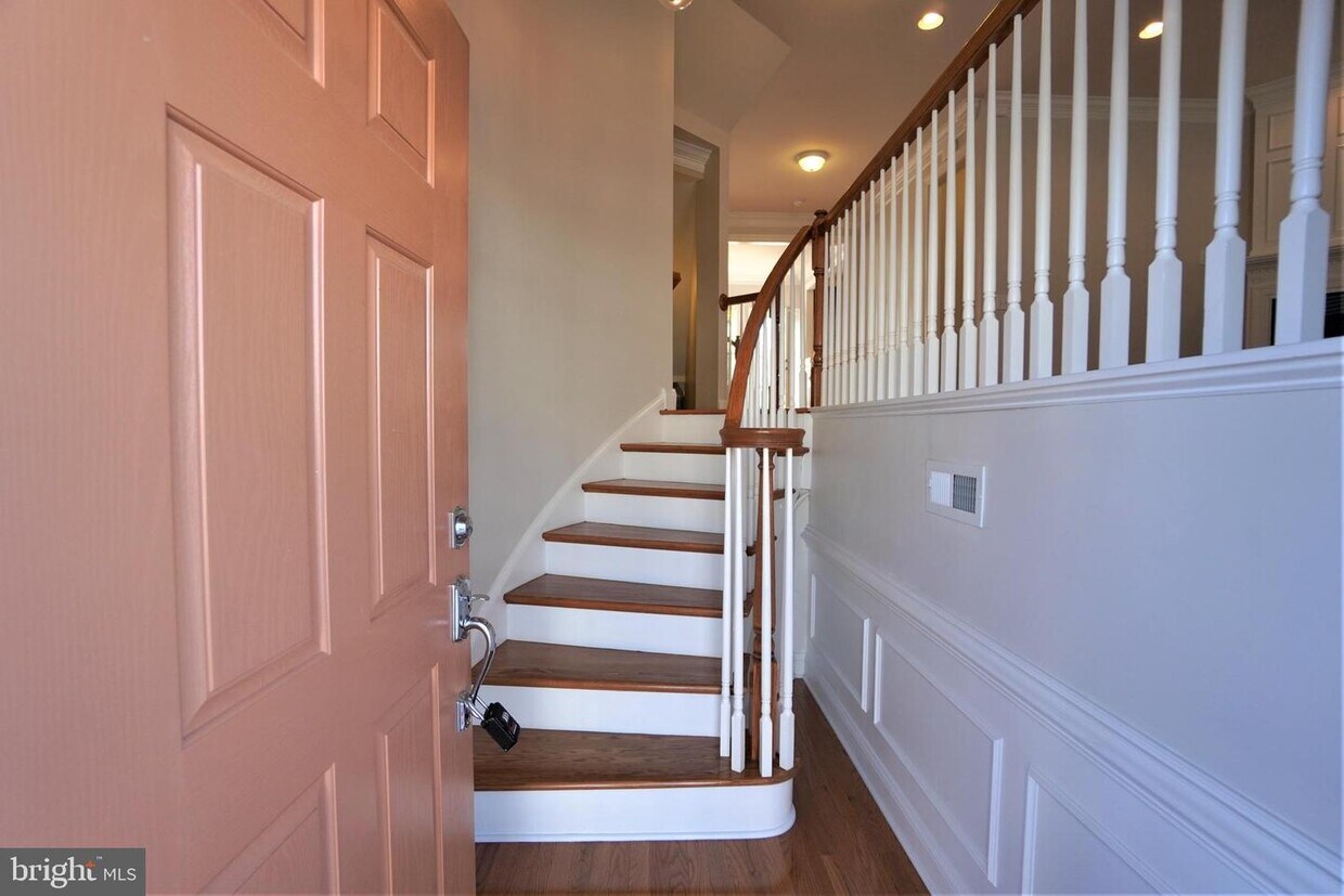 Foto principal - 102 Bishop Dr