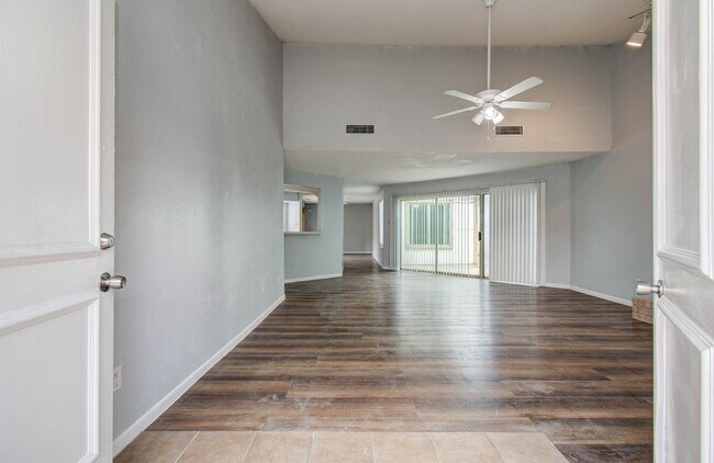 Foto del edificio - 6326 Briar Terrace Dr