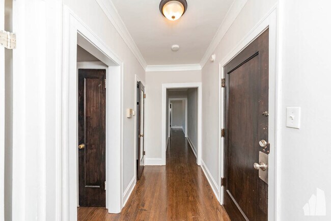 Foto del edificio - 5045 N Wolcott Ave