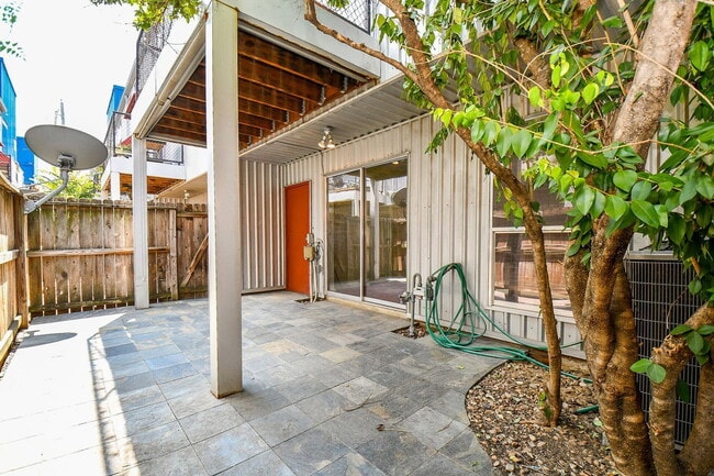 Building Photo - 824 Robin St