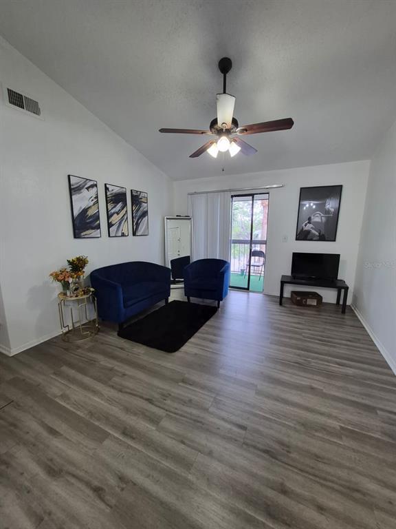 Foto del edificio - 2031 Cascades Blvd