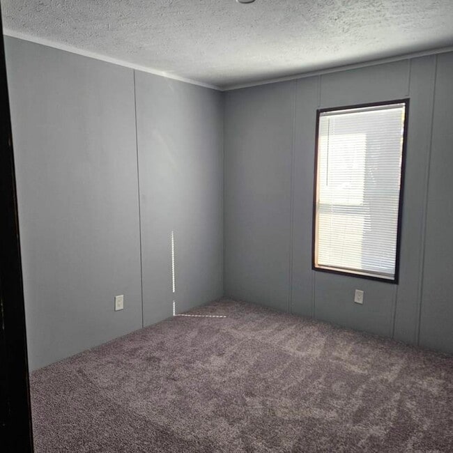 Building Photo - 2737 W Washington Center Rd